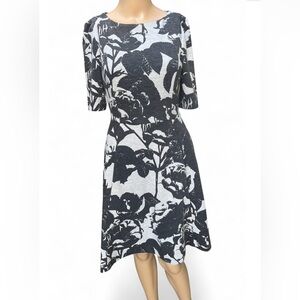 Vince Camuto Dress Women's Size
2 Gray Short Sleeve Fit & Flare W/ Pockets